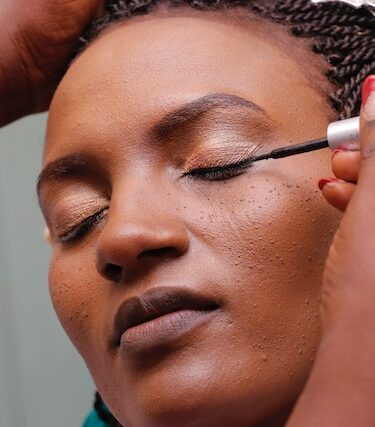 איפור עיניים, מסקארה וצלליות